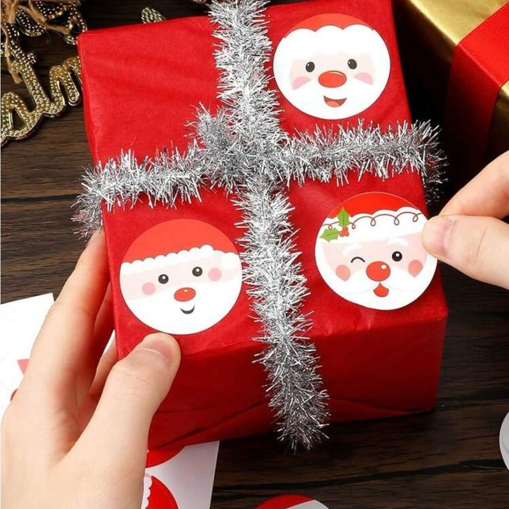 Santa Claus Sticker Roll - 500 pcs 12 Designs Christmas Fun Party Crafts - Picture 2 of 5